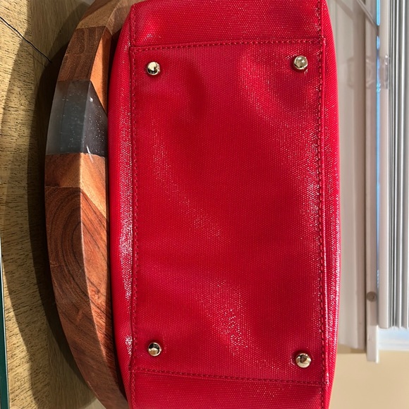 Kate Spade red shiny handbag. Light leather handles and matching leather tags. - Picture 4 of 6